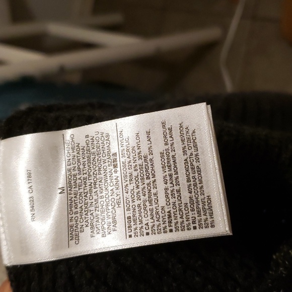 BANANA REPUBLIC gray cardi - make an offer! reasonable offers considered! - Picture 6 of 6